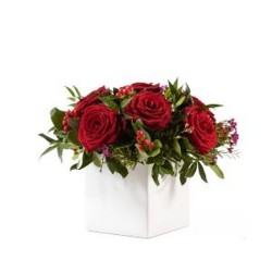 Σύνθεση σε κουτί λευκό 10Χ10 με Τριαντάφυλλα 