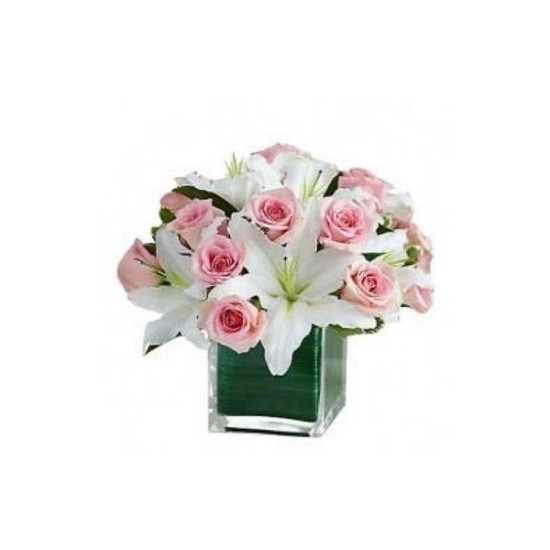 Σύνθεση σε Κύβο γυάλινο 12Χ12 λίλιουμ, τριαντάφυλλα , χρυσάνθεμα , λυσίανθο πρασινάδες 