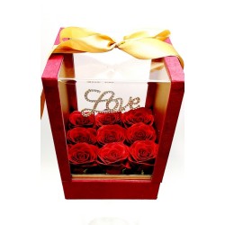 Κόκκινα τριαντάφυλλα από σαπούνι σε κόκκινο βελούδινο κουτί 